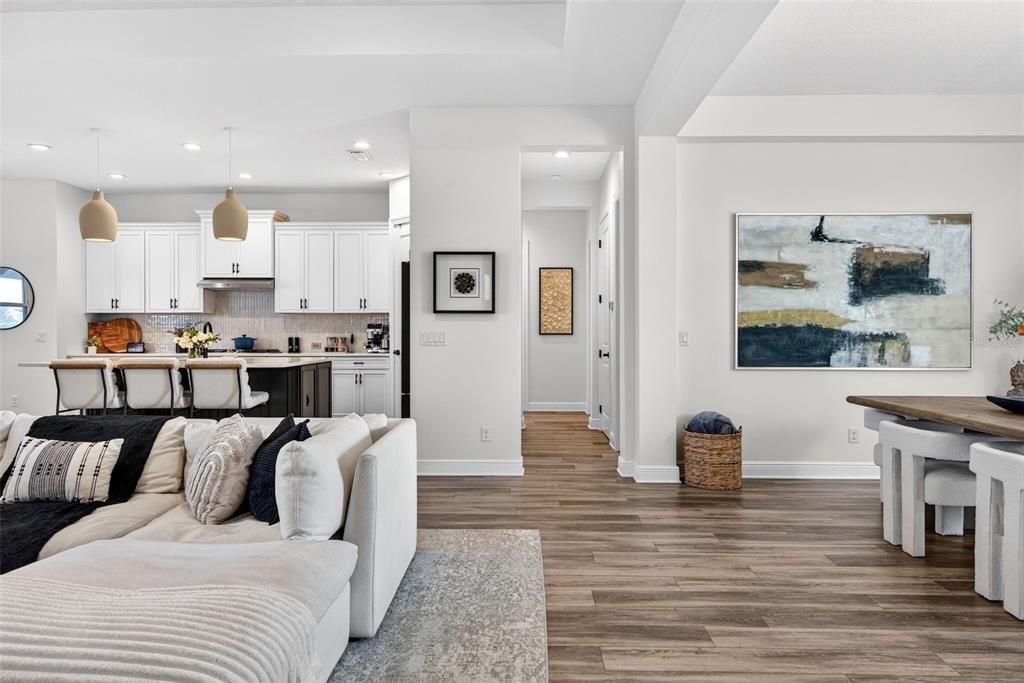 En Venta: $795,000 (3 camas, 3 baños, 2558 Pies cuadrados)