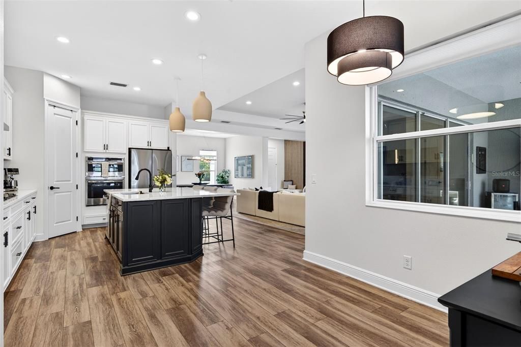 En Venta: $795,000 (3 camas, 3 baños, 2558 Pies cuadrados)