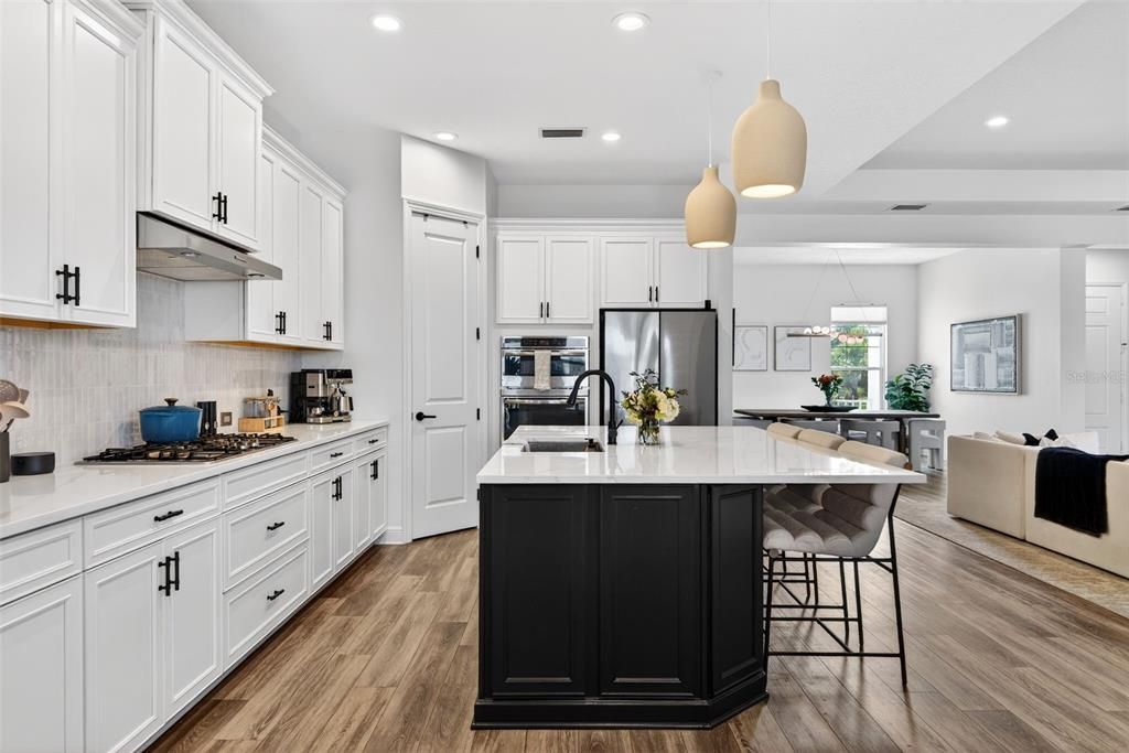 En Venta: $795,000 (3 camas, 3 baños, 2558 Pies cuadrados)