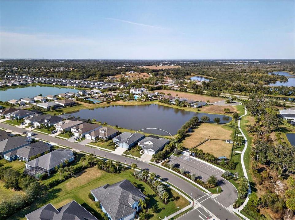 En Venta: $795,000 (3 camas, 3 baños, 2558 Pies cuadrados)