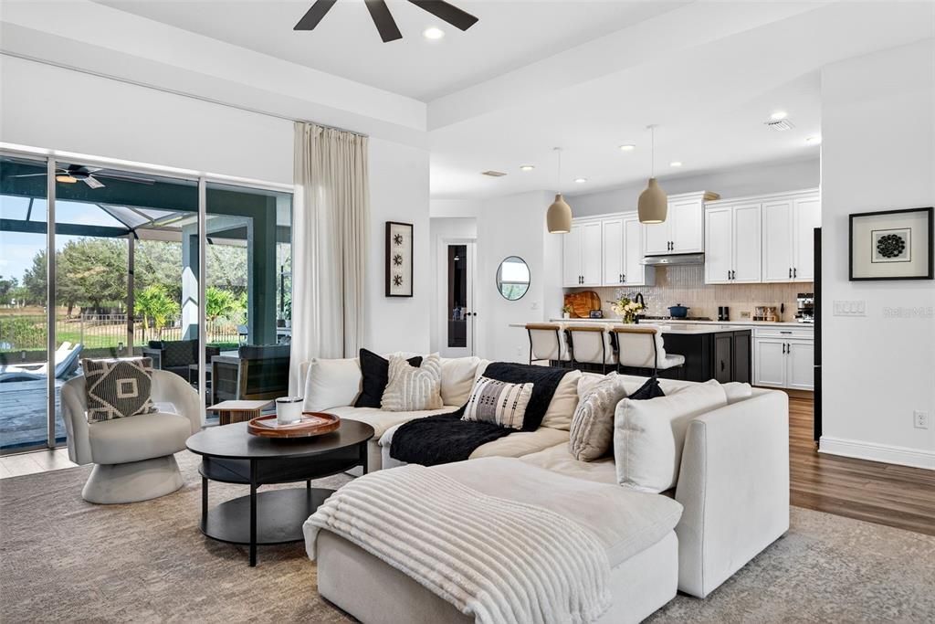 En Venta: $795,000 (3 camas, 3 baños, 2558 Pies cuadrados)