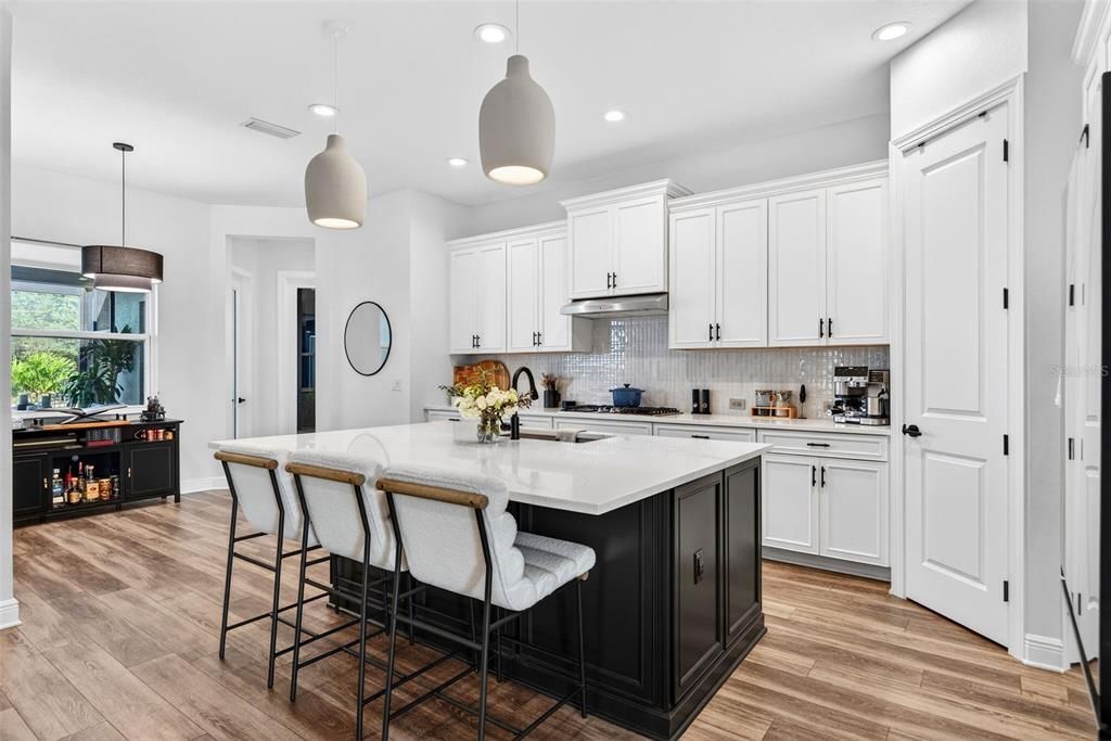 En Venta: $795,000 (3 camas, 3 baños, 2558 Pies cuadrados)