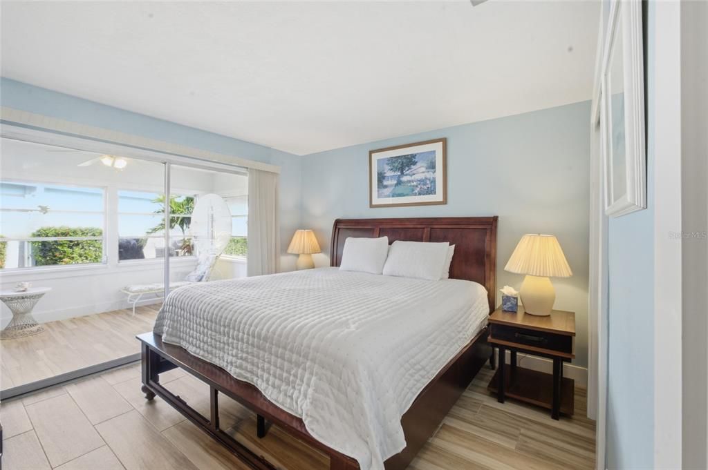 For Sale: $580,000 (2 beds, 2 baths, 1165 Square Feet)