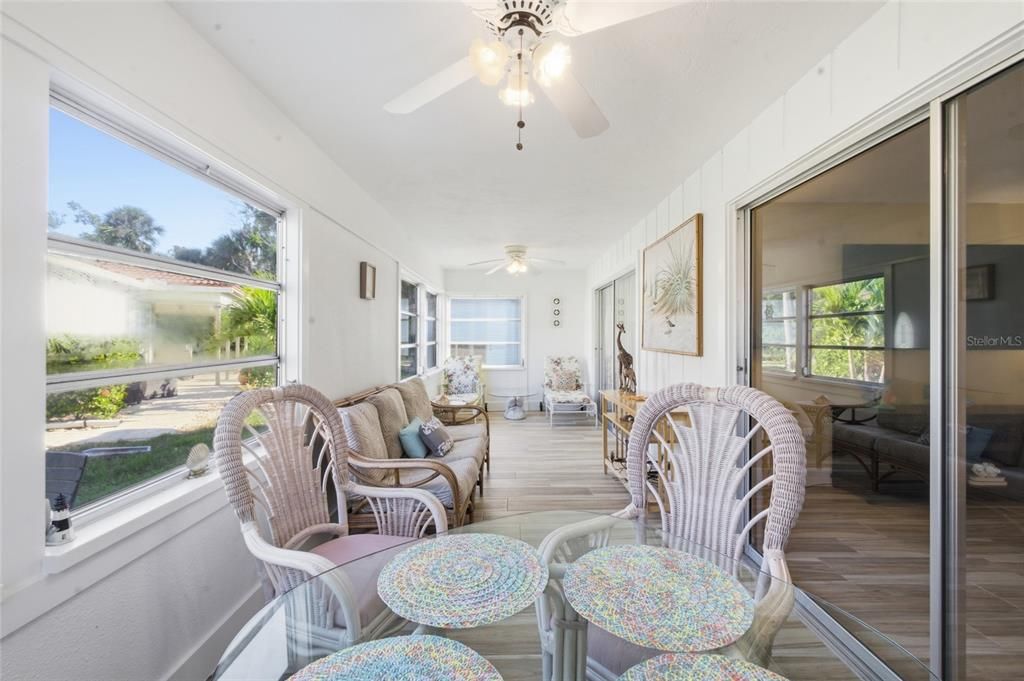 For Sale: $580,000 (2 beds, 2 baths, 1165 Square Feet)