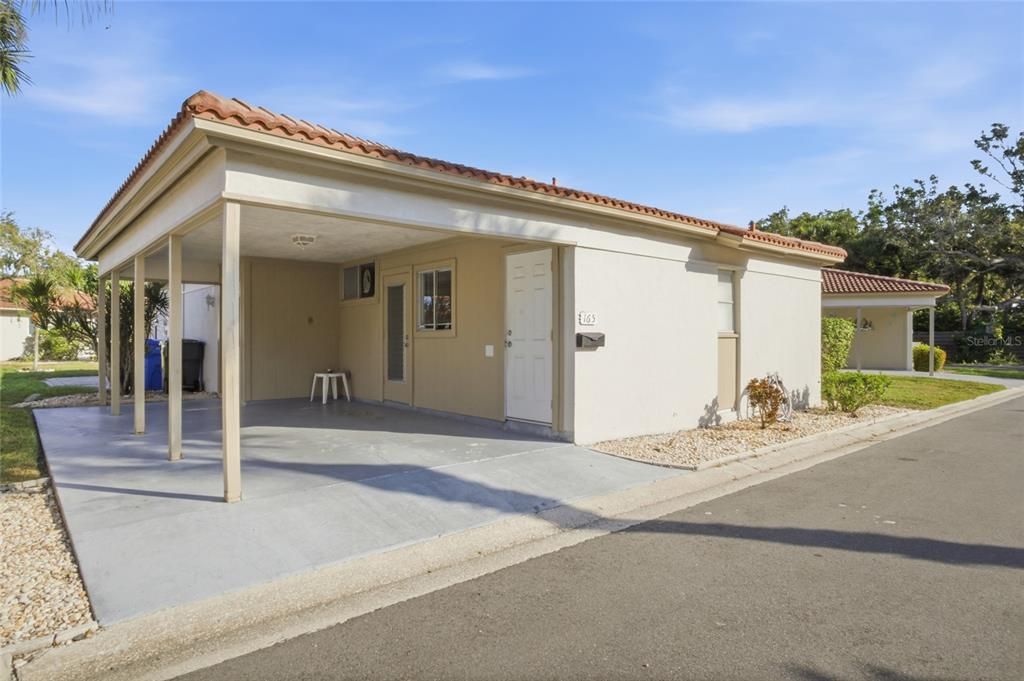 For Sale: $580,000 (2 beds, 2 baths, 1165 Square Feet)