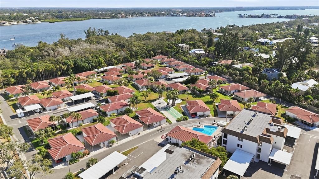 For Sale: $580,000 (2 beds, 2 baths, 1165 Square Feet)