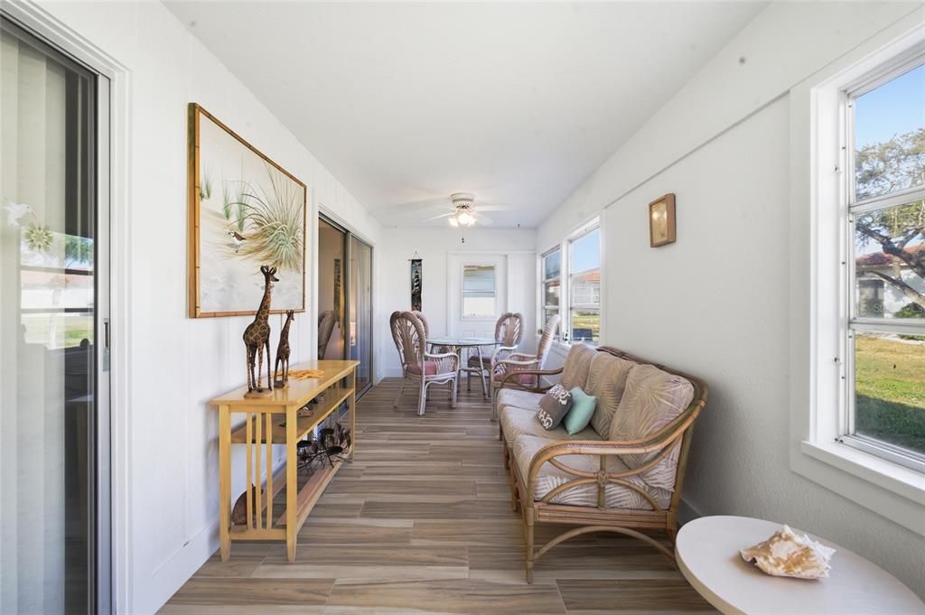 For Sale: $580,000 (2 beds, 2 baths, 1165 Square Feet)