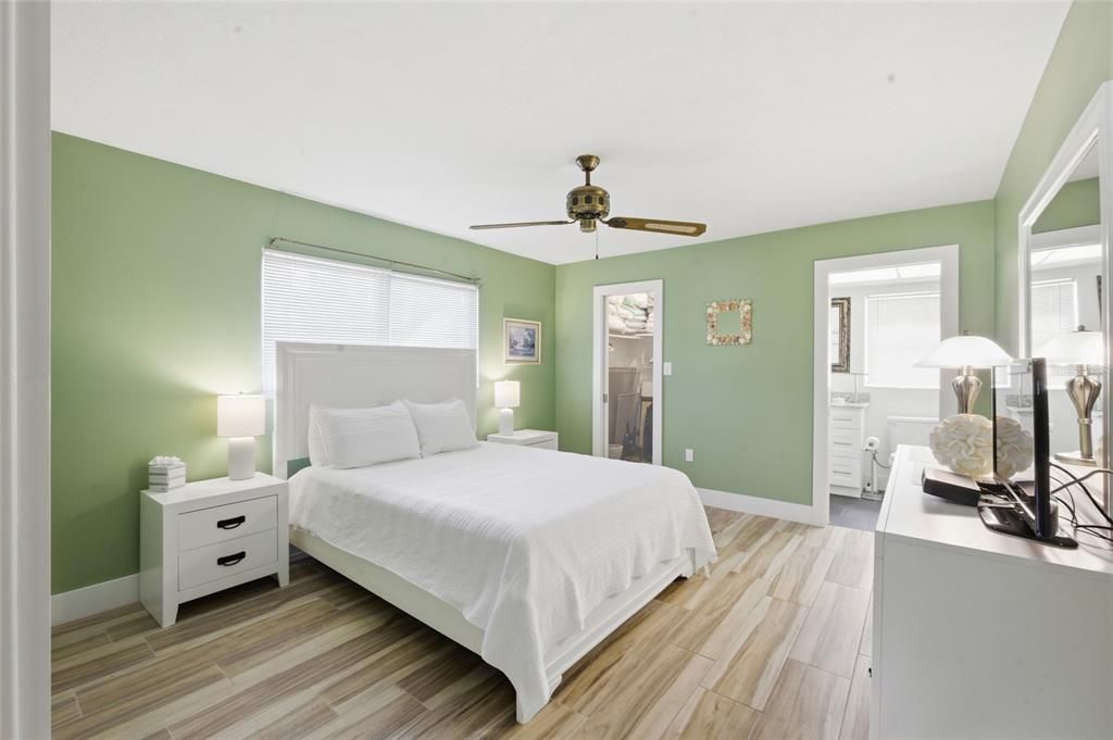 For Sale: $580,000 (2 beds, 2 baths, 1165 Square Feet)