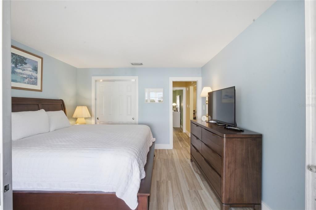 For Sale: $580,000 (2 beds, 2 baths, 1165 Square Feet)