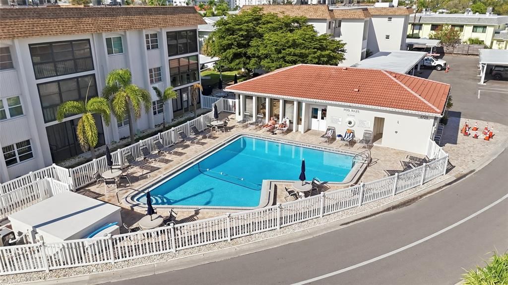 For Sale: $580,000 (2 beds, 2 baths, 1165 Square Feet)