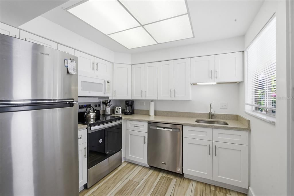 For Sale: $580,000 (2 beds, 2 baths, 1165 Square Feet)