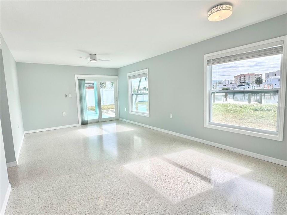 В аренду: $2,350 (2 спален, 1 ванн, 800 Квадратных фут)