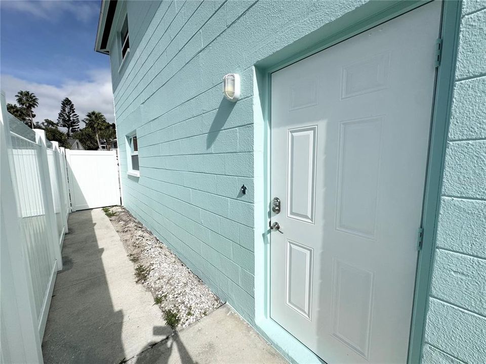 В аренду: $2,350 (2 спален, 1 ванн, 800 Квадратных фут)