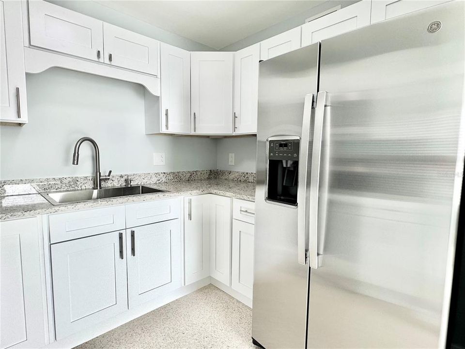 В аренду: $2,350 (2 спален, 1 ванн, 800 Квадратных фут)