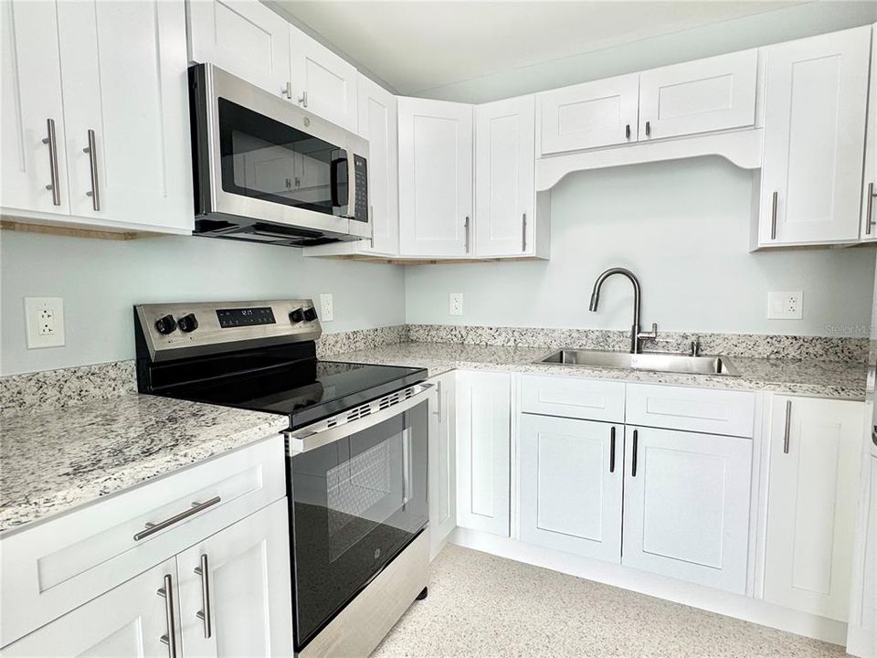 В аренду: $2,350 (2 спален, 1 ванн, 800 Квадратных фут)