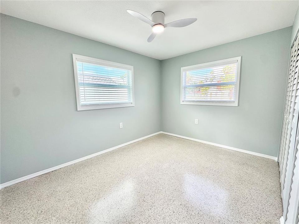 В аренду: $2,350 (2 спален, 1 ванн, 800 Квадратных фут)