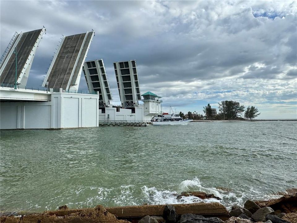 В аренду: $2,350 (2 спален, 1 ванн, 800 Квадратных фут)