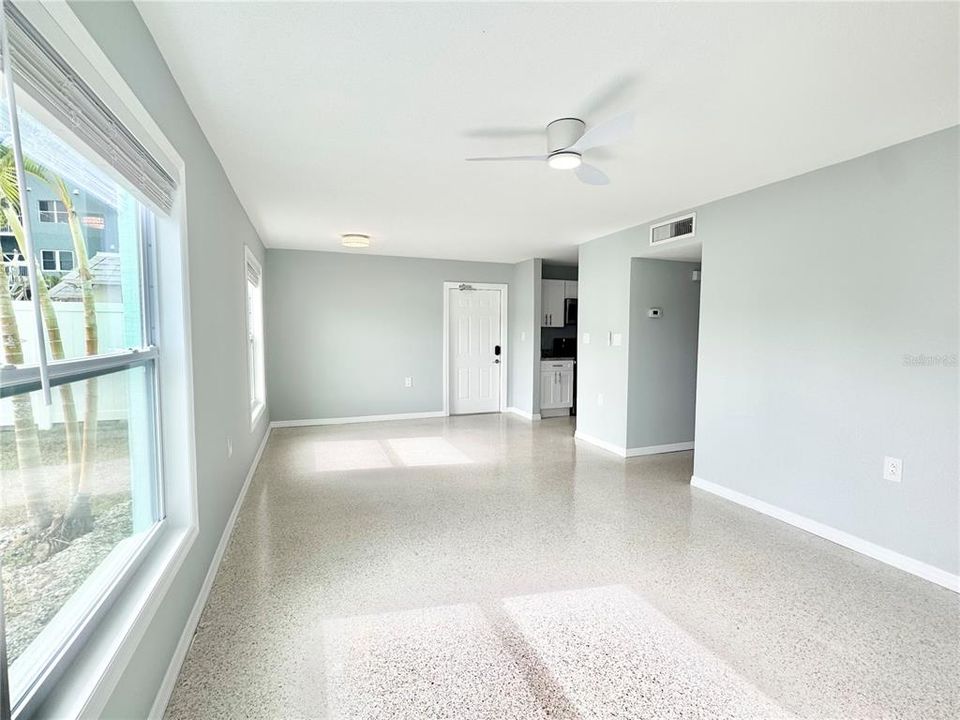 В аренду: $2,350 (2 спален, 1 ванн, 800 Квадратных фут)