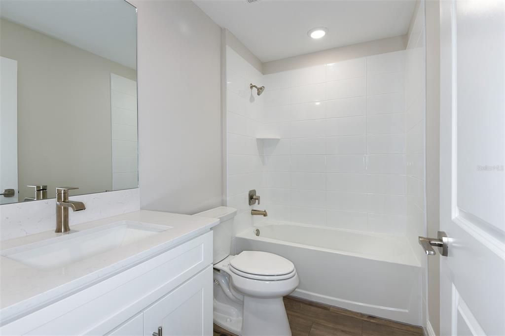 En Venta: $330,690 (2 camas, 2 baños, 1810 Pies cuadrados)