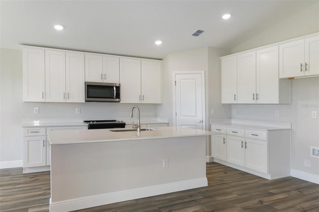 En Venta: $330,690 (2 camas, 2 baños, 1810 Pies cuadrados)