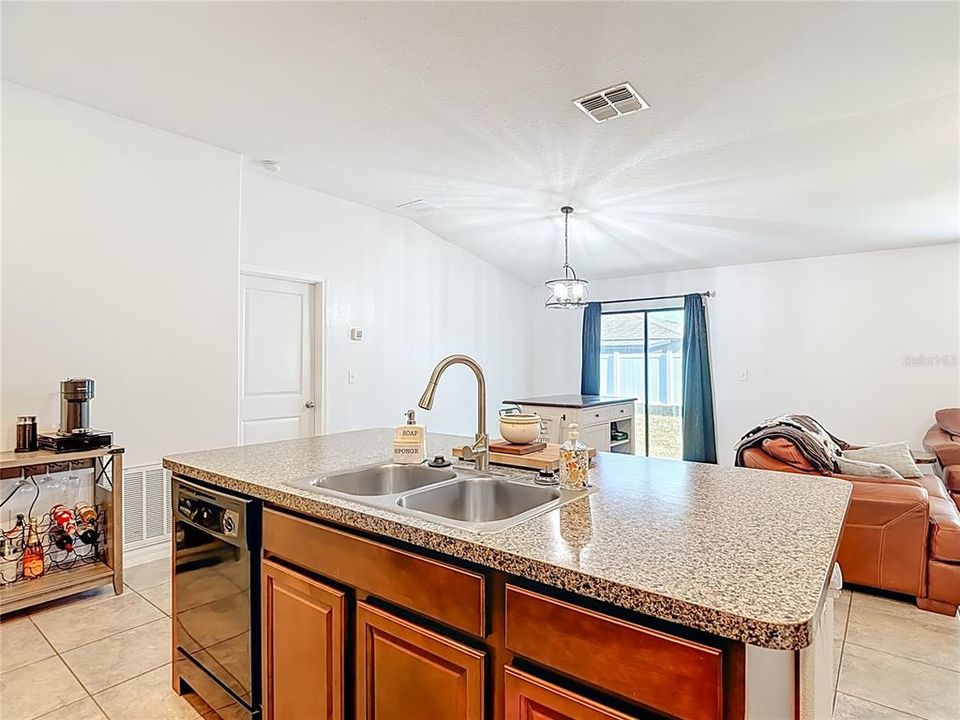 En Venta: $328,900 (3 camas, 2 baños, 1540 Pies cuadrados)