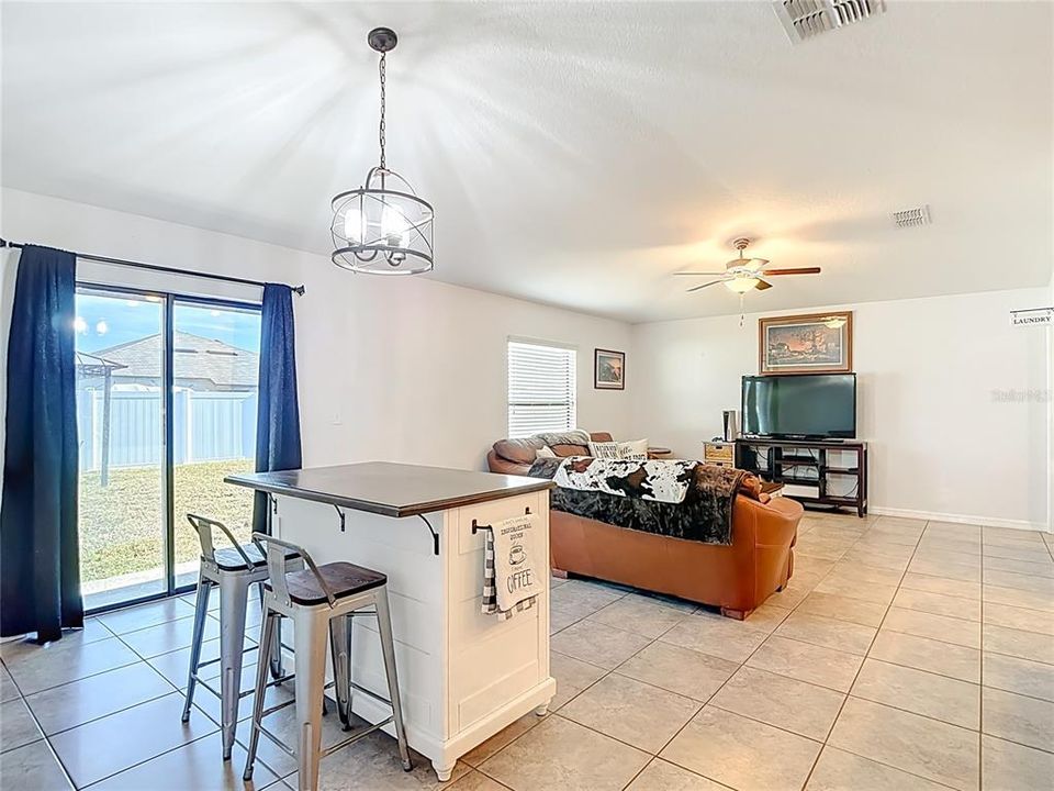 En Venta: $328,900 (3 camas, 2 baños, 1540 Pies cuadrados)