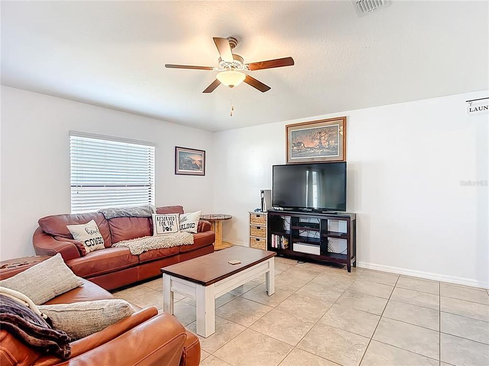 En Venta: $328,900 (3 camas, 2 baños, 1540 Pies cuadrados)