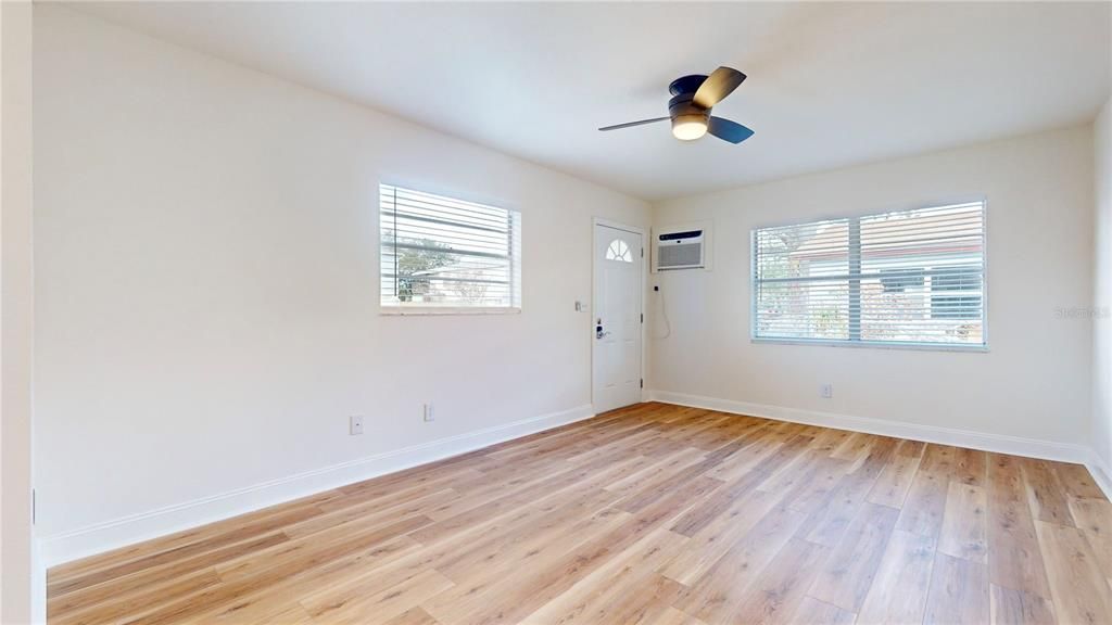 На продажу: $445,000 (4 спален, 0 ванн, 1500 Квадратных фут)