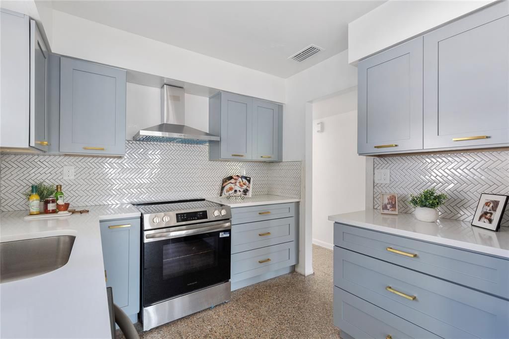 For Sale: $299,990 (3 beds, 1 baths, 1118 Square Feet)