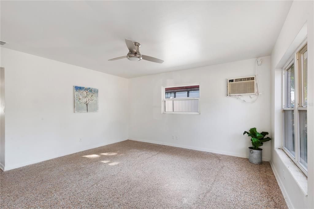 For Sale: $299,990 (3 beds, 1 baths, 1118 Square Feet)