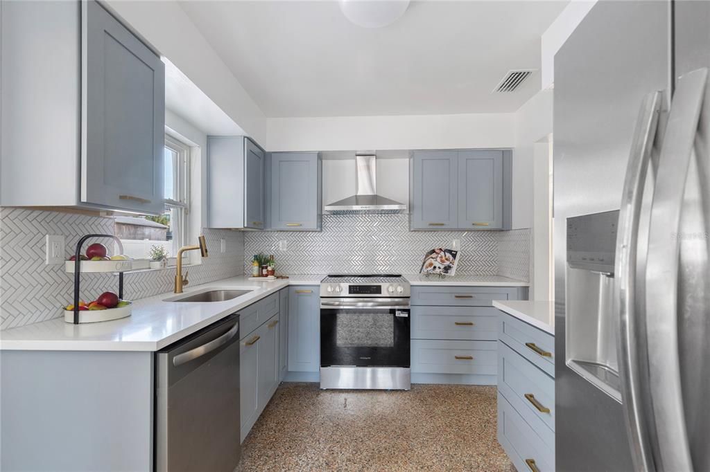 For Sale: $299,990 (3 beds, 1 baths, 1118 Square Feet)