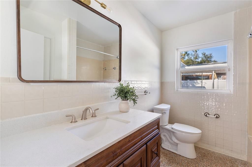 For Sale: $299,990 (3 beds, 1 baths, 1118 Square Feet)