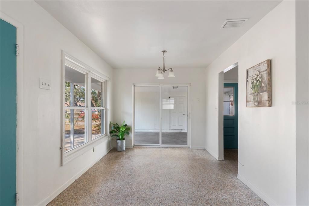 For Sale: $299,990 (3 beds, 1 baths, 1118 Square Feet)