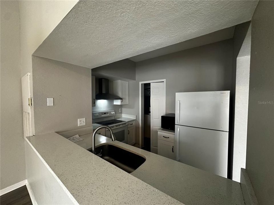 For Rent: $1,795 (2 beds, 2 baths, 979 Square Feet)