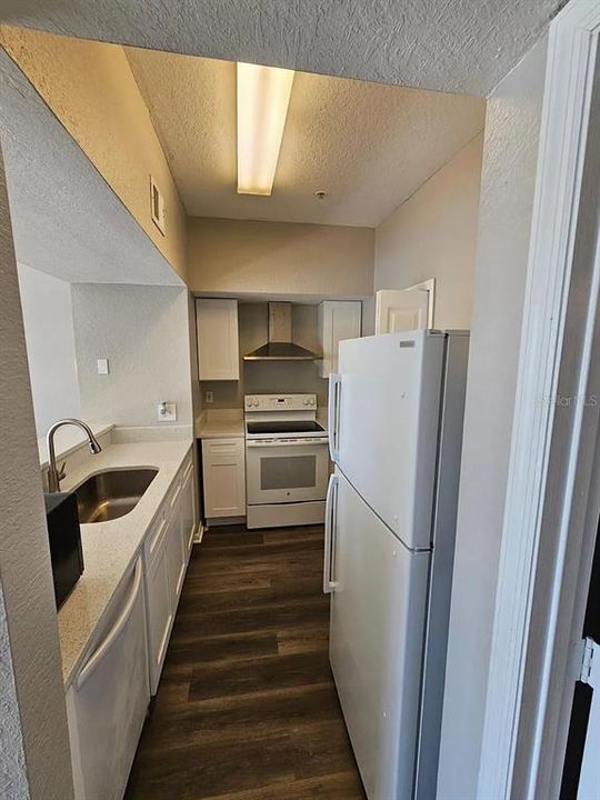 For Rent: $1,795 (2 beds, 2 baths, 979 Square Feet)