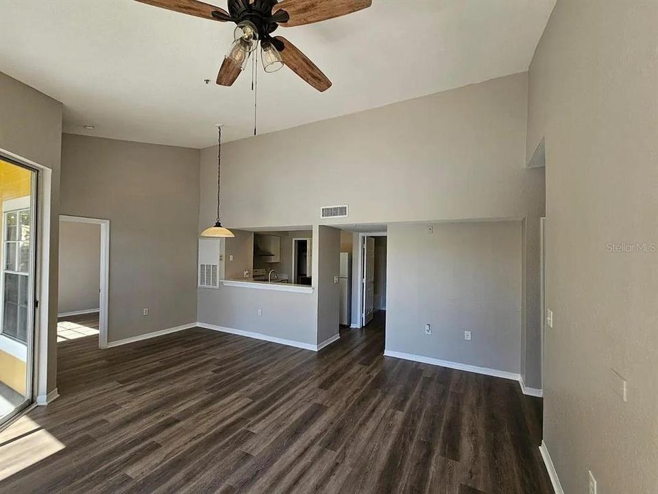 For Rent: $1,795 (2 beds, 2 baths, 979 Square Feet)