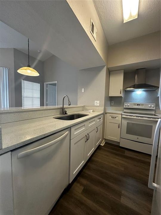 For Rent: $1,795 (2 beds, 2 baths, 979 Square Feet)