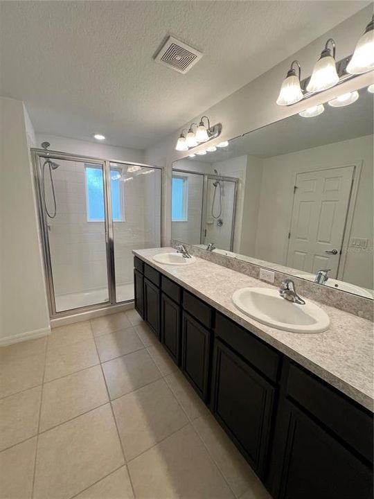 En Venta: $296,468 (3 camas, 2 baños, 2043 Pies cuadrados)