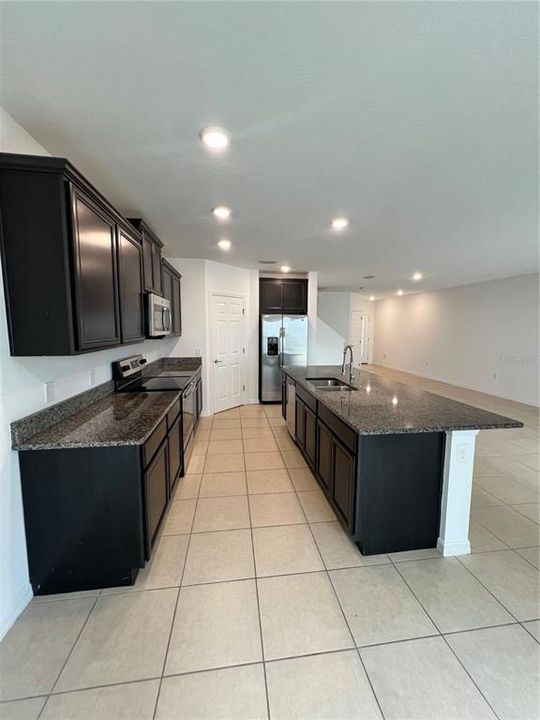 En Venta: $296,468 (3 camas, 2 baños, 2043 Pies cuadrados)