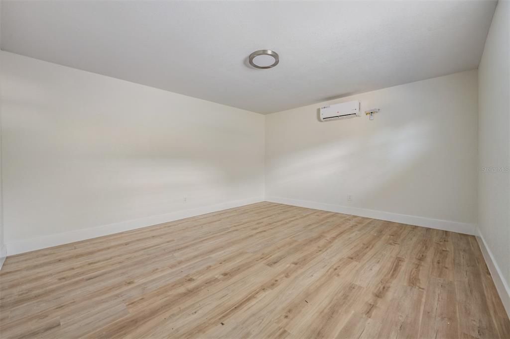 For Sale: $529,900 (4 beds, 2 baths, 1278 Square Feet)