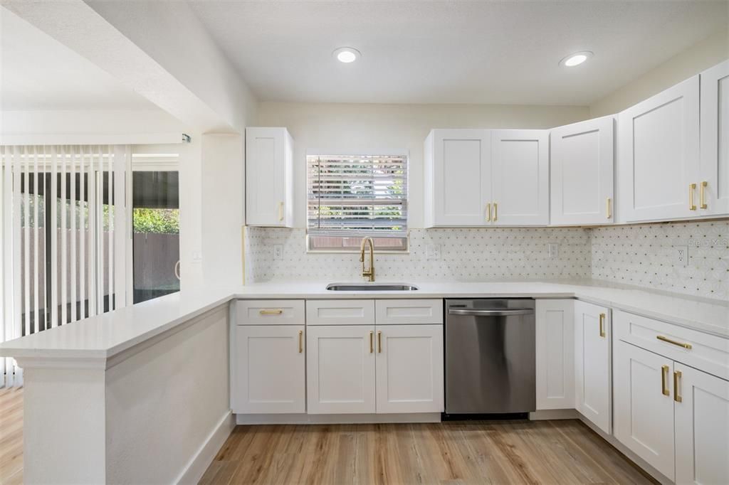 For Sale: $529,900 (4 beds, 2 baths, 1278 Square Feet)