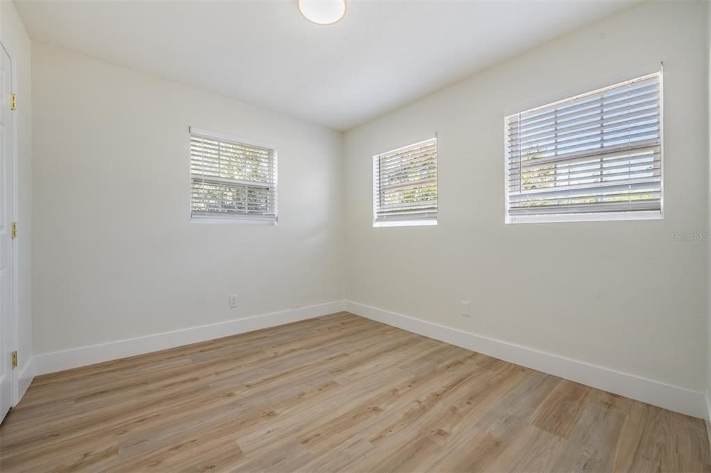 For Sale: $529,900 (4 beds, 2 baths, 1278 Square Feet)