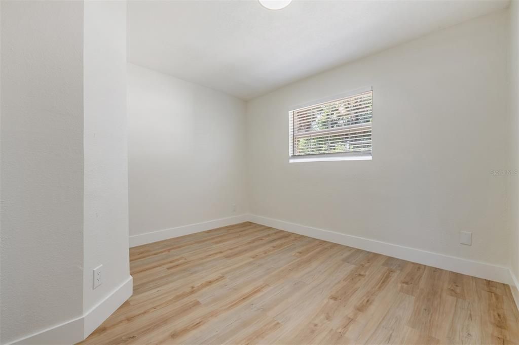 For Sale: $529,900 (4 beds, 2 baths, 1278 Square Feet)