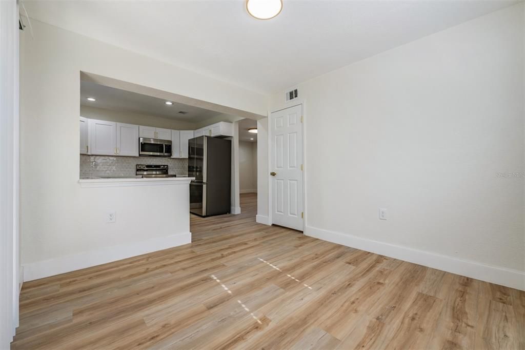 For Sale: $529,900 (4 beds, 2 baths, 1278 Square Feet)