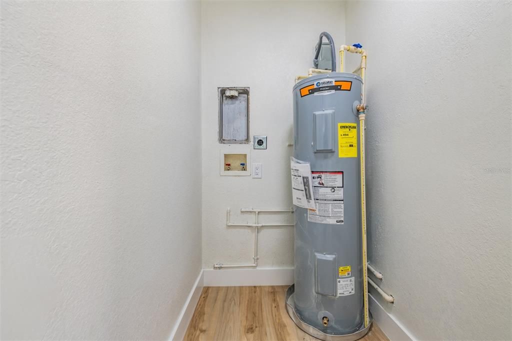 For Sale: $529,900 (4 beds, 2 baths, 1278 Square Feet)