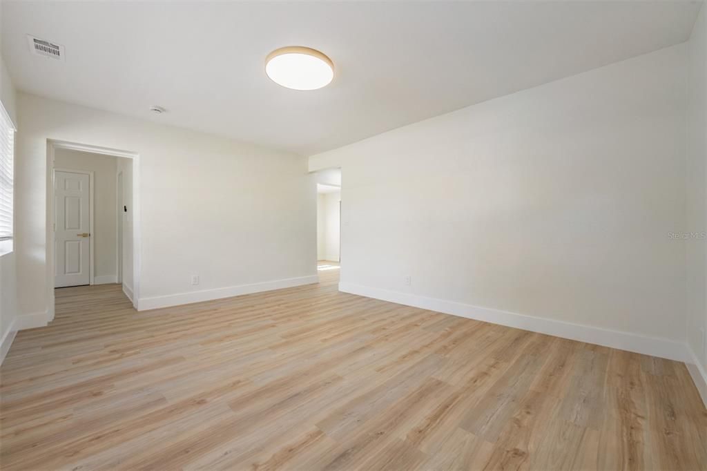 For Sale: $529,900 (4 beds, 2 baths, 1278 Square Feet)