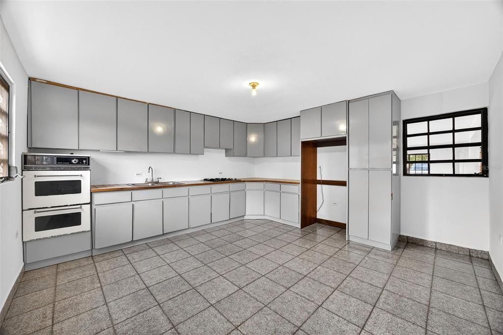 На продажу: $445,000 (3 спален, 2 ванн, 2921 Квадратных фут)