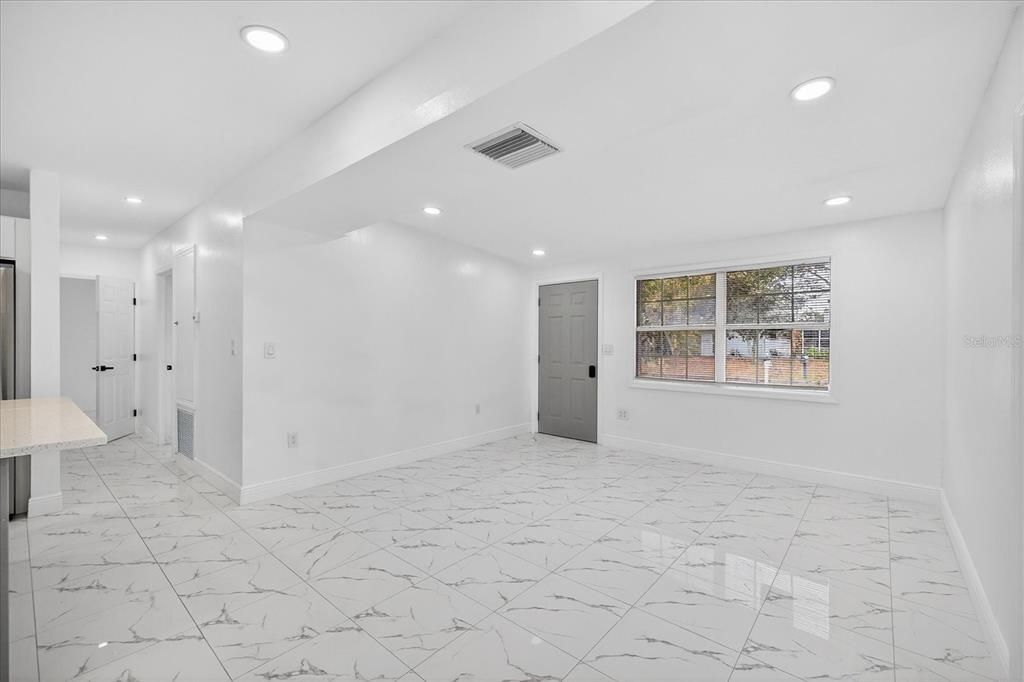 待售: $367,500 (3 贝兹, 2 浴室, 1585 平方英尺)