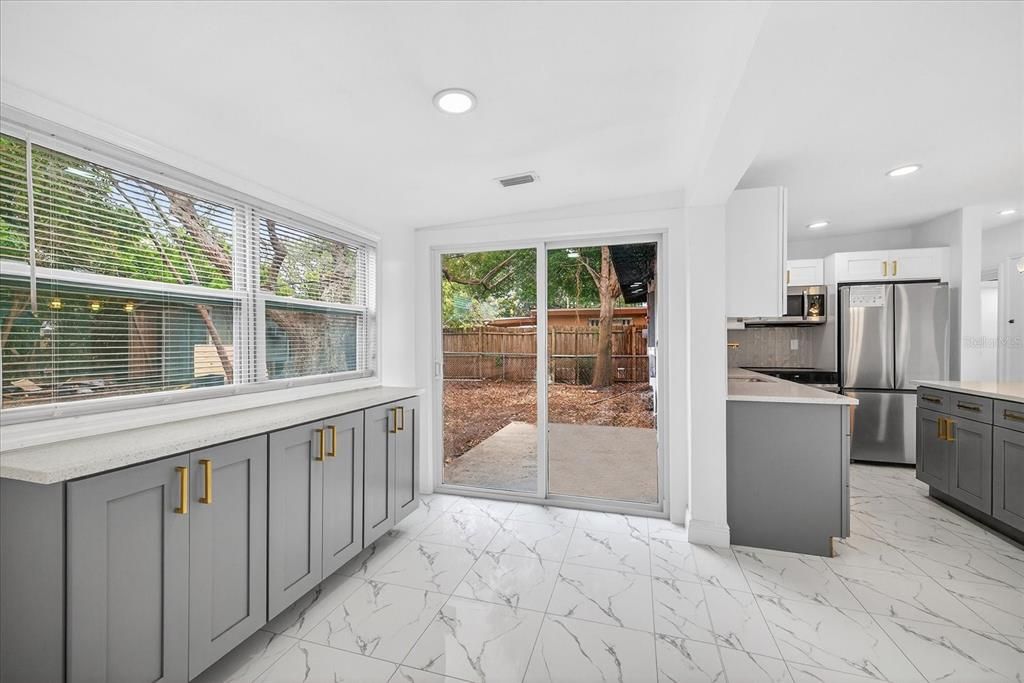 待售: $367,500 (3 贝兹, 2 浴室, 1585 平方英尺)