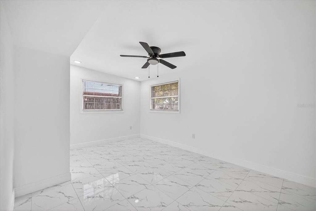 待售: $367,500 (3 贝兹, 2 浴室, 1585 平方英尺)